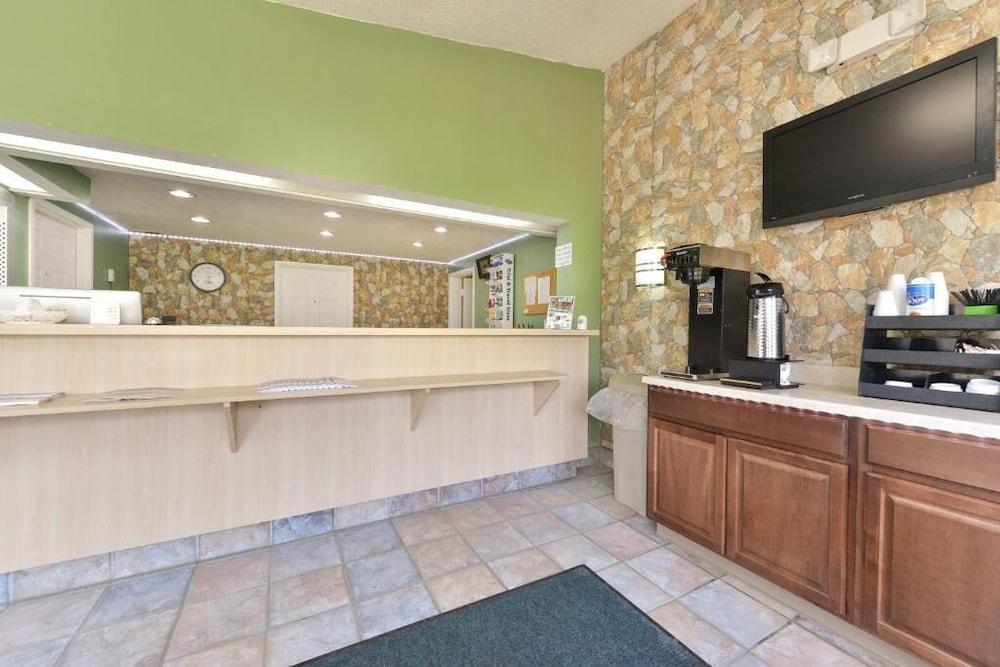 Mentor Home Inn And Suites Экстерьер фото