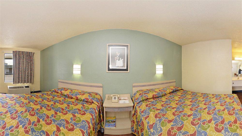 Mentor Home Inn And Suites Номер фото