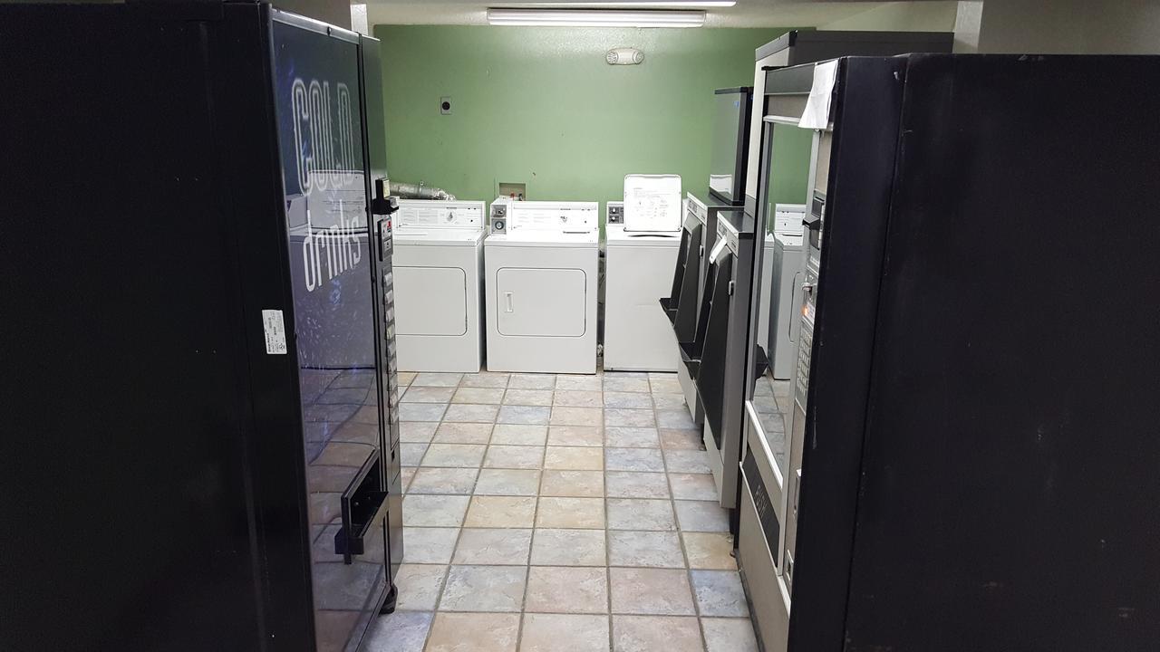 Mentor Home Inn And Suites Экстерьер фото